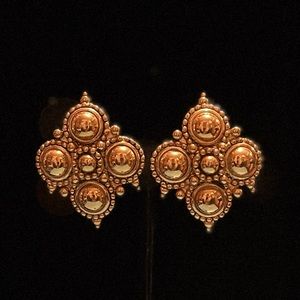 Vintage Avon clip on earrings